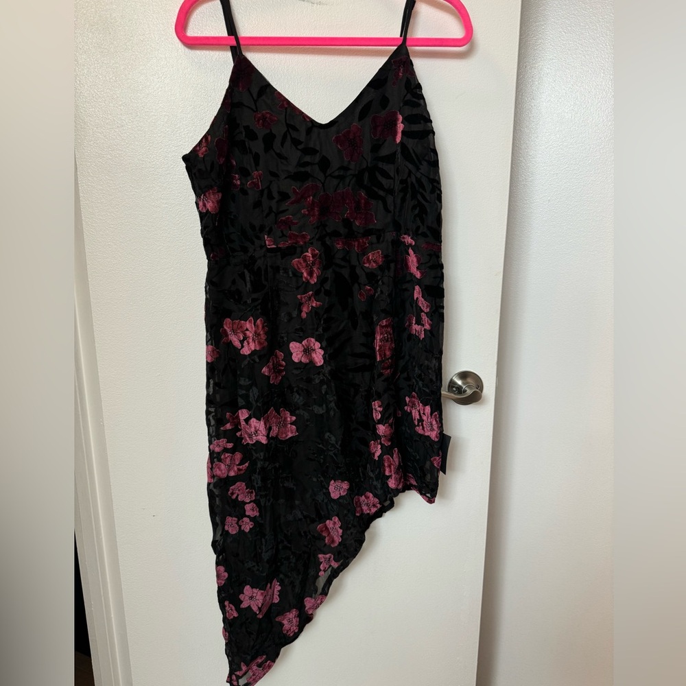 NWT - LULUS Black Floral Velvet Asymmetrical Dress - Size XL